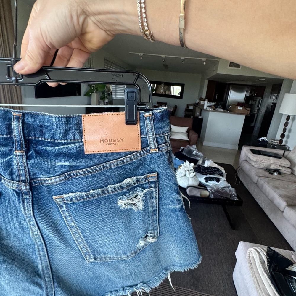 Moussy Denim Women cut-off Shorts - Picture 7 of 14
